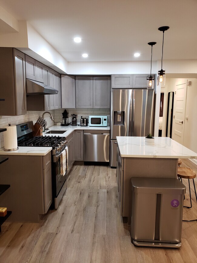 Building Photo - 15 E 117th St