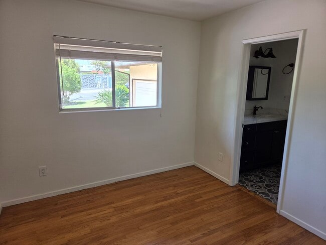Building Photo - 4734 Laurelgrove Ave