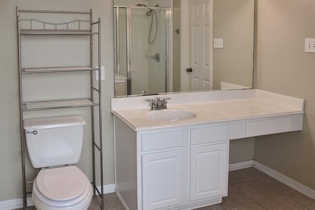 Building Photo - 16016 Summerville Lake Dr