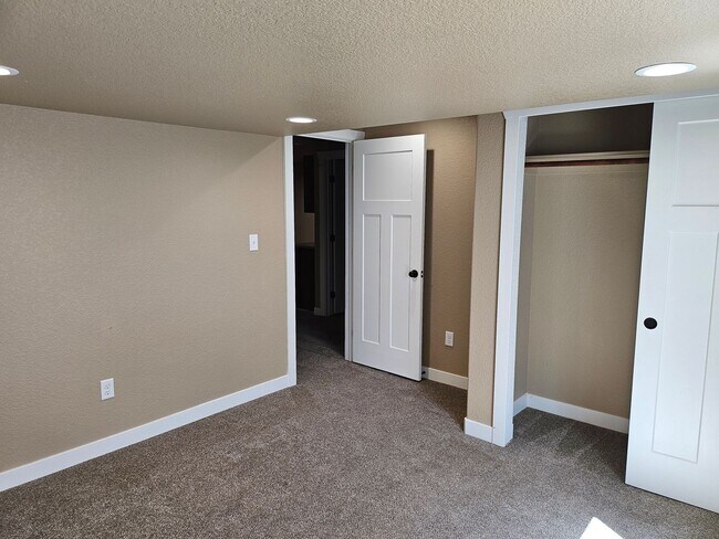 Building Photo - ALL PROSPECTIVE TENANTS MUST SUBMIT A $58 ...