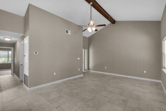 Building Photo - "Charming 2-Bed Townhouse Oasis in Shalimar !"