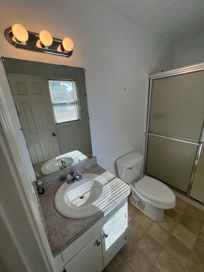 Building Photo - Charming 3 Bedroom, 2 Bath Split-Level Ran...