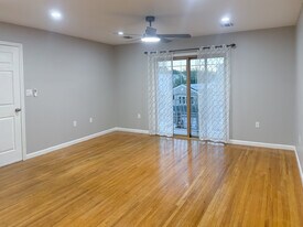 Building Photo - 632 Norwood Ter