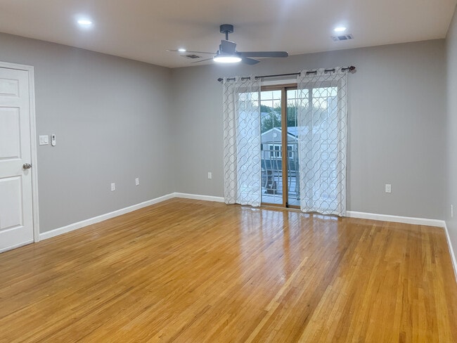 Building Photo - 632 Norwood Ter