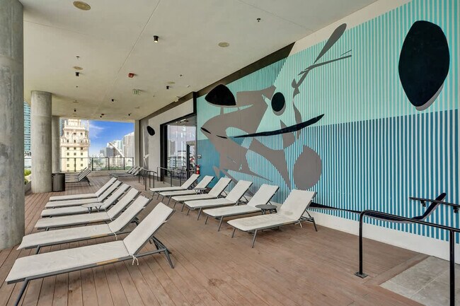 Building Photo - 398 NE 5th St