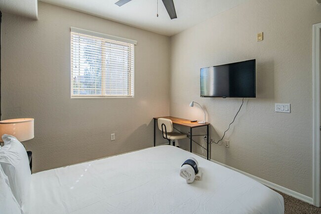 Building Photo - 1275 E University Dr