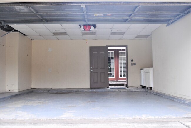 Building Photo - 3300 Bellefontaine St