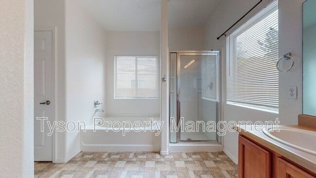 Building Photo - 1035 Maroa St NW