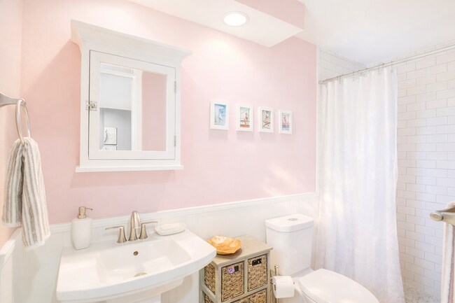 Building Photo - 2412 Clematis St