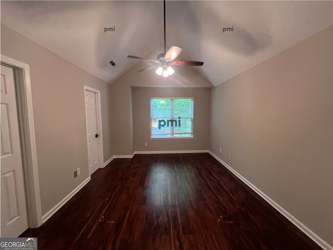 Building Photo - 529 N Fairfield Dr