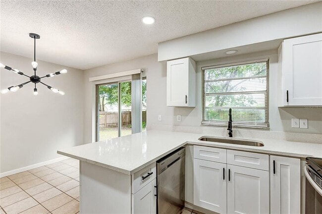 Building Photo - 1417 NE 38th St