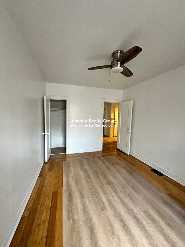 Building Photo - 6304 N Oakley Ave