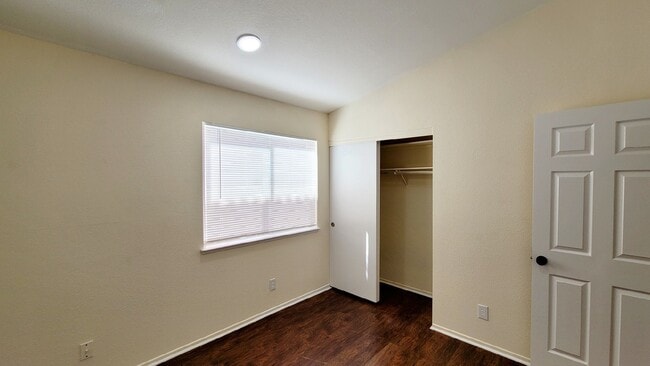 Building Photo - 9725 Sierra Mesa Ave