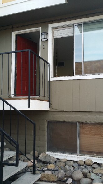 Building Photo - 1412 E 9th St