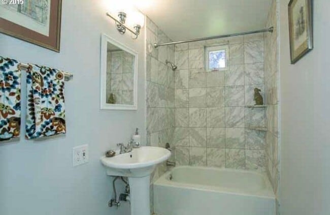Building Photo - Updated Lake Oswego Home with Hardwood Floors, Large Deck & Owner-Paid Landscaping