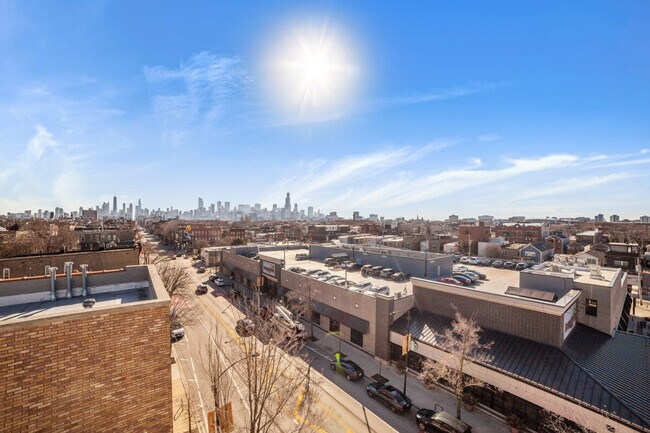 Building Photo - 2048 W Chicago Ave