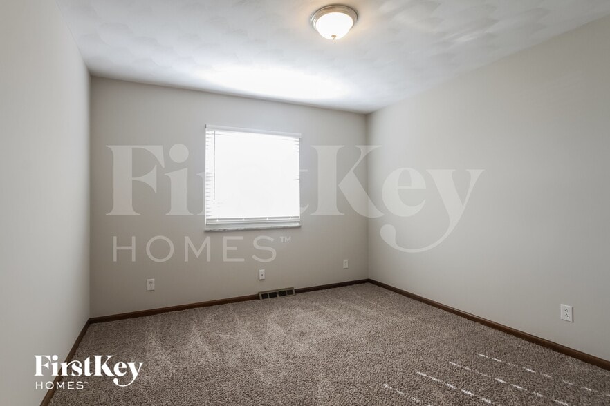 Building Photo - 242 Hargeo Dr