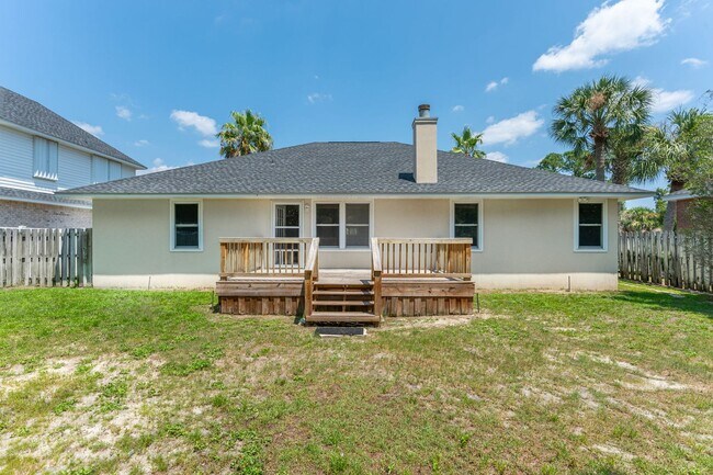 Building Photo - Spacious Home in Navarre!