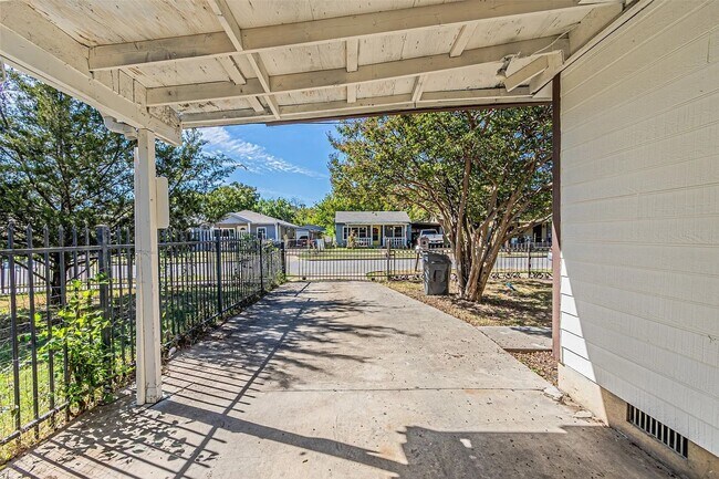 Building Photo - 4026 Odessa St