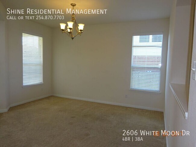 Building Photo - 2606 White Moon Dr