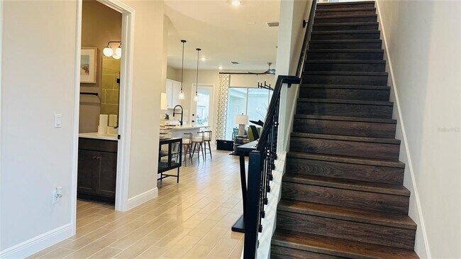 Building Photo - 16450 Hamlin Vw St