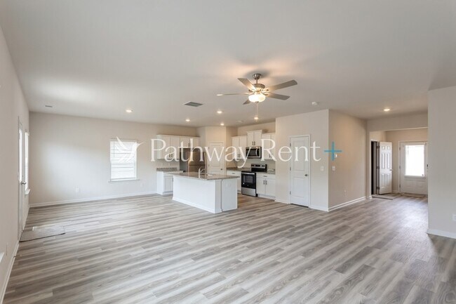 Building Photo - 608 Mackenzie Cv