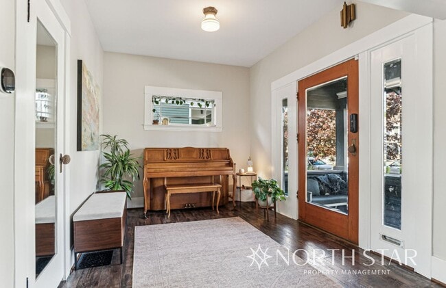 Building Photo - Beautifully Remodeled Classic Craftsman in Prime Portland Location