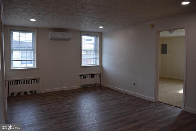 Building Photo - 50 E Maple St