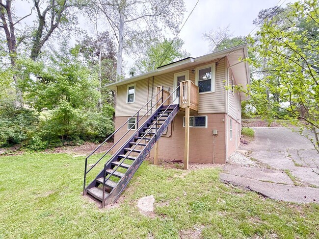 Building Photo - Hickory Hill Dr