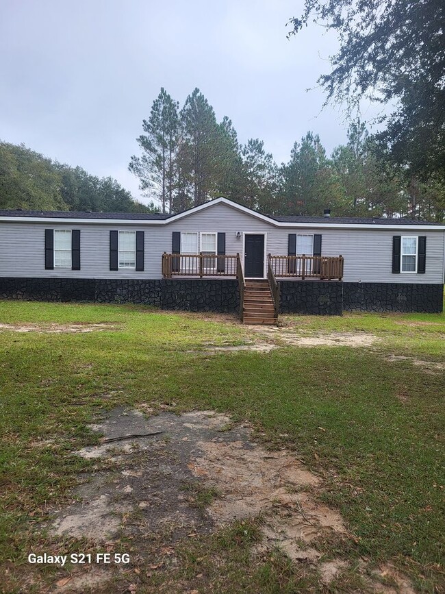 Building Photo - 4 bedroom PLUS a bonus room; Quitman, GA