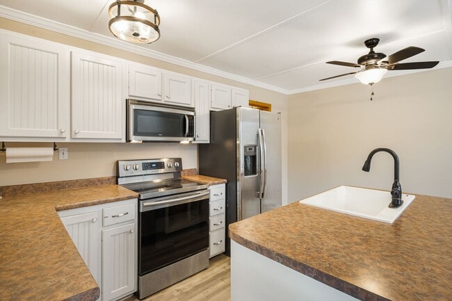 Building Photo - Rural Retreat in Candler with Bonus Room (Heat, Water, & Lawn Maintenance Included)