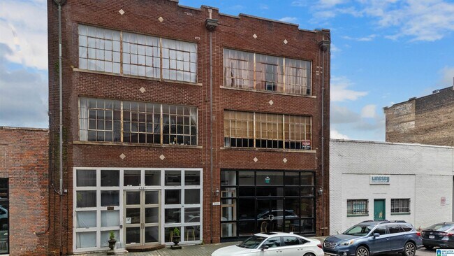 Building Photo - 2327 Morris Ave