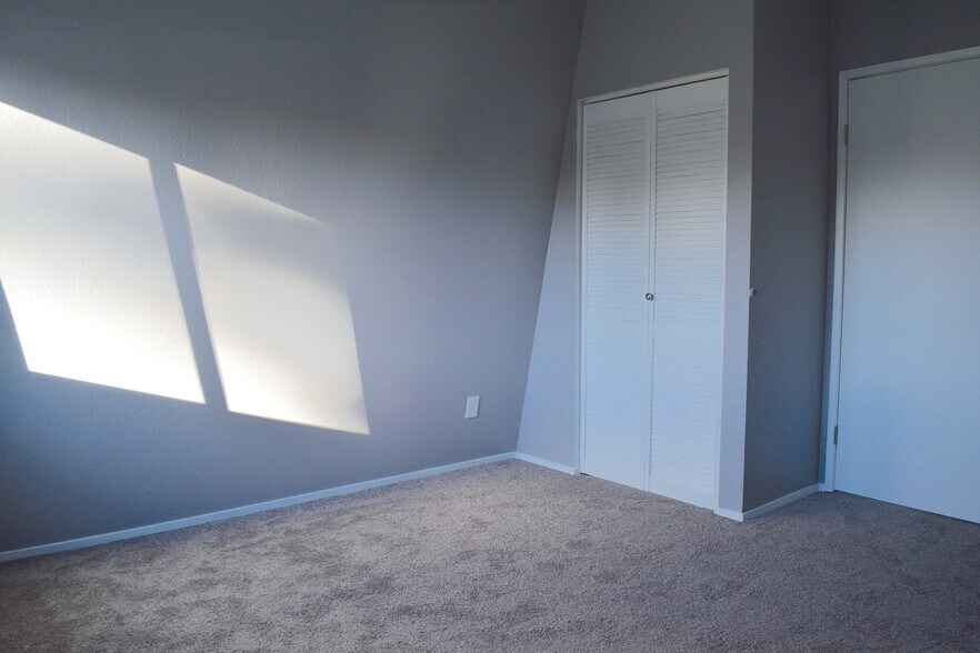 Upper West bedroom - 1559 8th Street Northeast