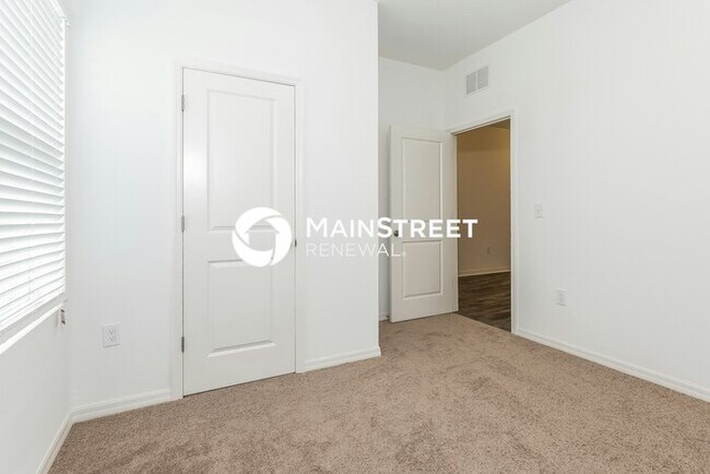 Building Photo - 3 Bedroom Pet-Friendly Home in Haines City, FL with Main Street Renewal