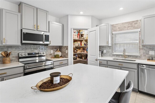 Building Photo - 10718 Ironwood Tree Wy