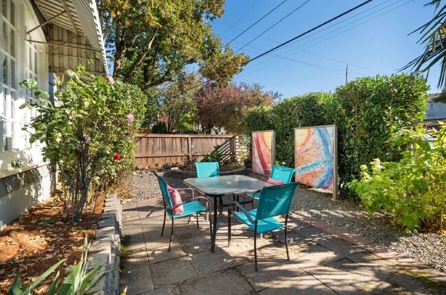 Building Photo - Rich Mediterranean Style Home - Separate Living Quarters 3 Bedrooms + office, 2 Kitchens - Walkth...