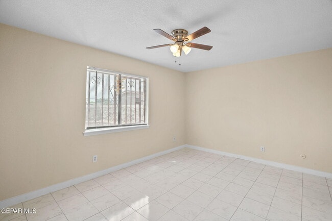 Building Photo - 5640 Van Horn Dr