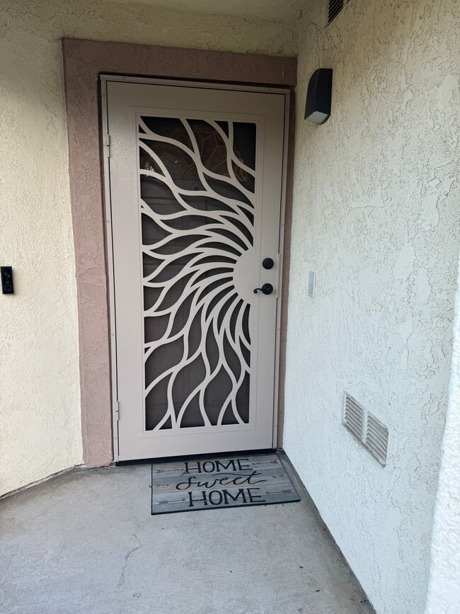 Building Photo - Short Term Furnished Beautiful SIngle Story Home