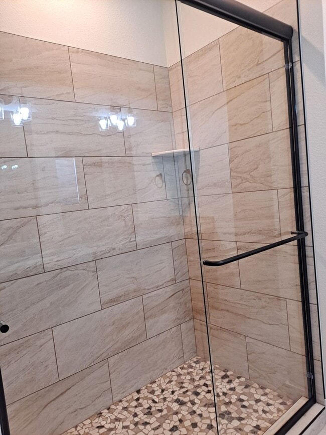 Building Photo - ALL PROSPECTIVE TENANTS MUST SUBMIT A $58 NON-REFUNDABLE APPLICATION FEE PER APPLICANT ONLINE AND...