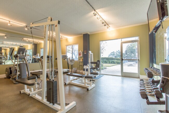 Building Photo - 1131 Stringers Ridge Rd