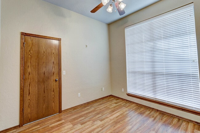 Building Photo - 500 Loyd Ln