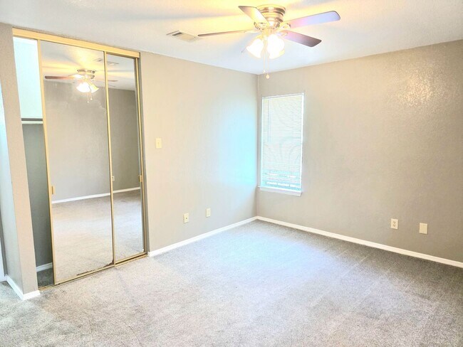 Building Photo - 3833 Kimberly Dr