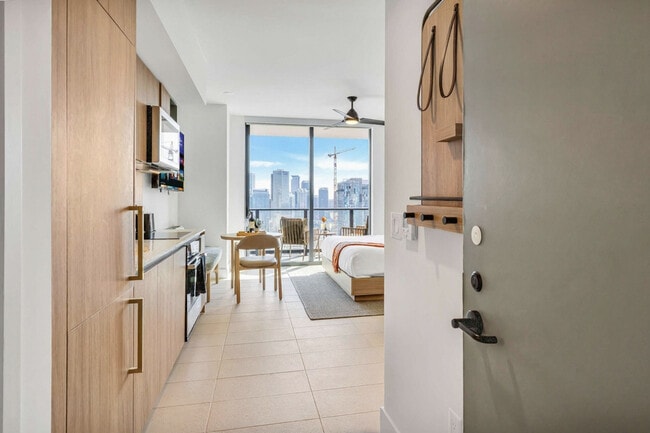 Building Photo - 601 NE 1st Ave