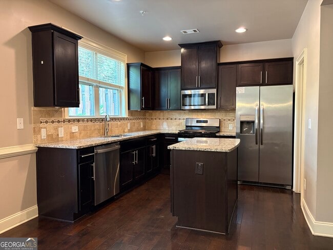 Building Photo - 2245 Knoxhill View