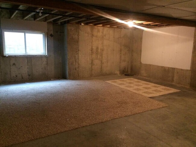 Building Photo - Fantastic 2-Bedroom, 1 3/4-bathroom, 2-car...