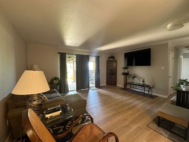 Building Photo - Adorable 3 bedroom home in Raleigh Heights