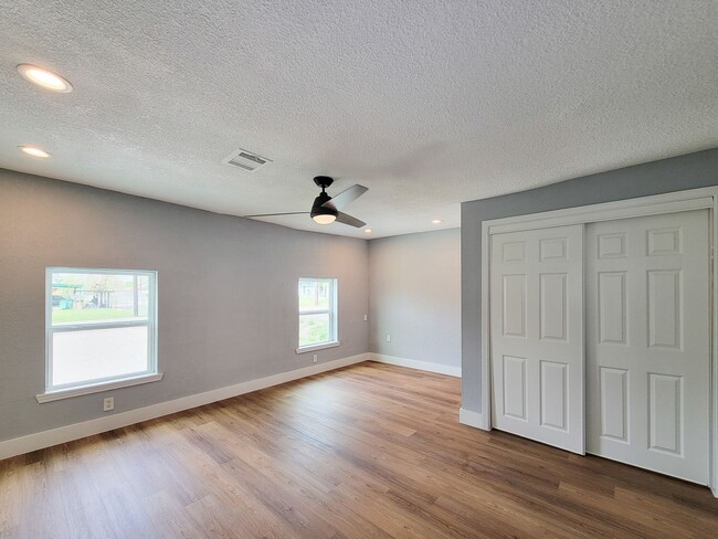 Building Photo - This beautifully updated 4-bedroom home is just under two miles from Highway 288 and Loop 610, ma...