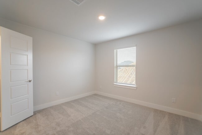 Building Photo - 10614 Whitejacket