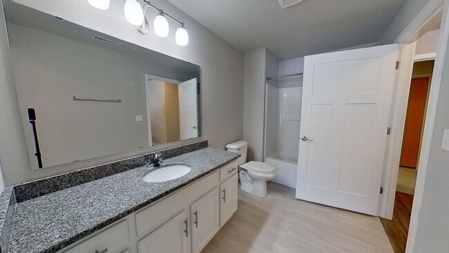 Building Photo - Like New Condo Style Lower 1 Bedroom 1 Bathroom Apartment Available