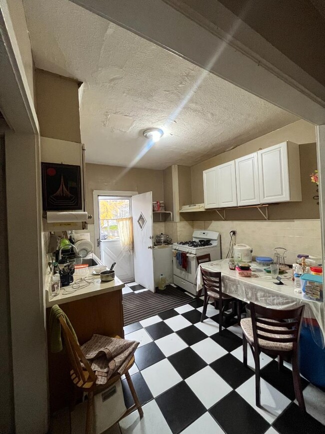 Building Photo - 175 Ashmont St